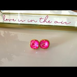 Sorrelli cushion-cut solitaire stud set in yellow gold!